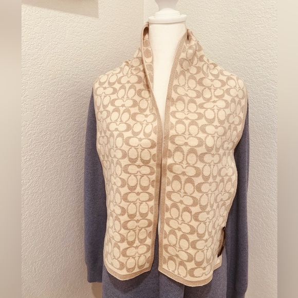 🩵Coach Cream and Tan and gold accent scarf - Picture 3 of 16